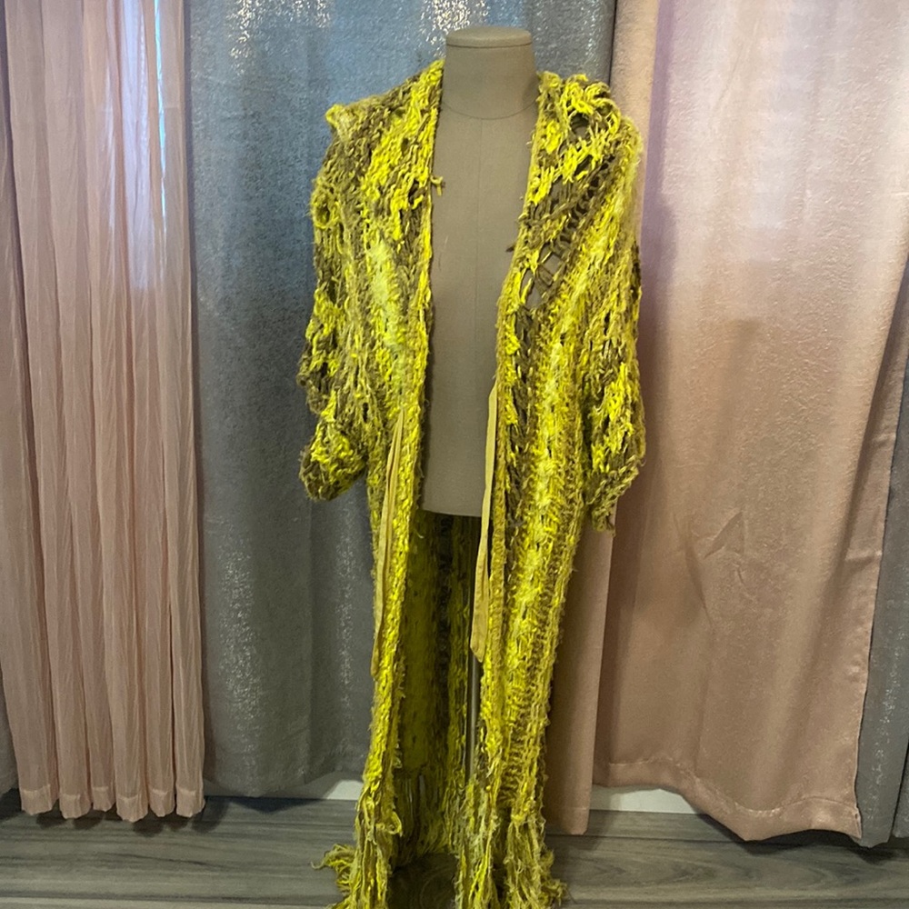 Beautiful cardigan with fringe detail